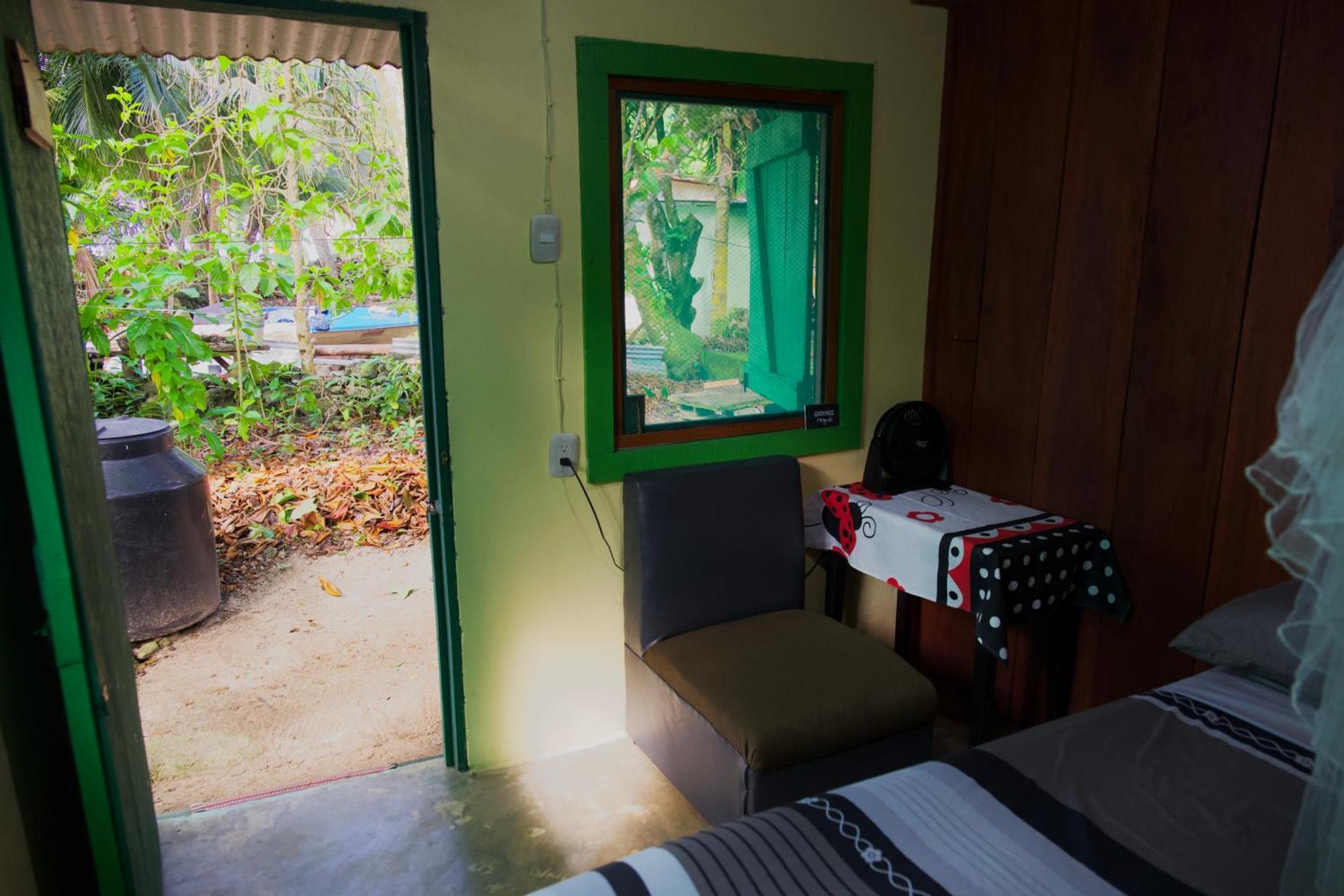 Casa Mamre Hostel Cahuita Exterior photo