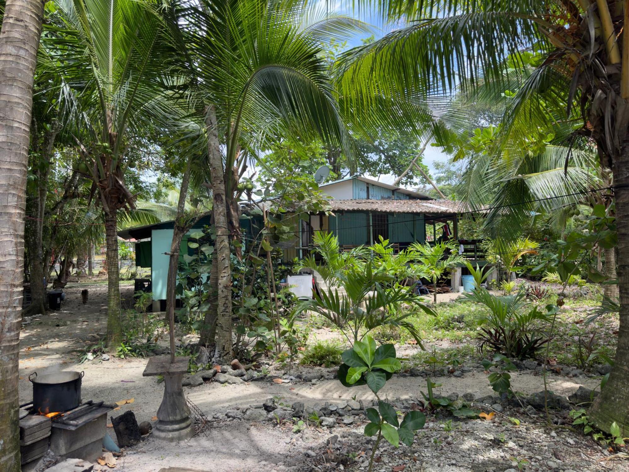 Casa Mamre Hostel Cahuita Exterior photo
